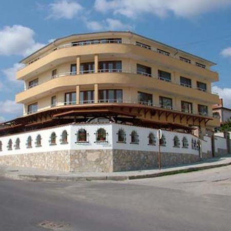 Family Hotel St. Constantine And Helena 伊瓦伊洛夫格勒 外观 照片