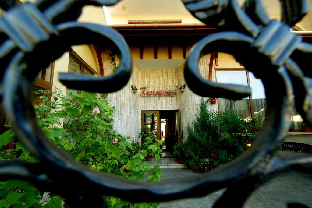 Family Hotel St. Constantine And Helena 伊瓦伊洛夫格勒 外观 照片