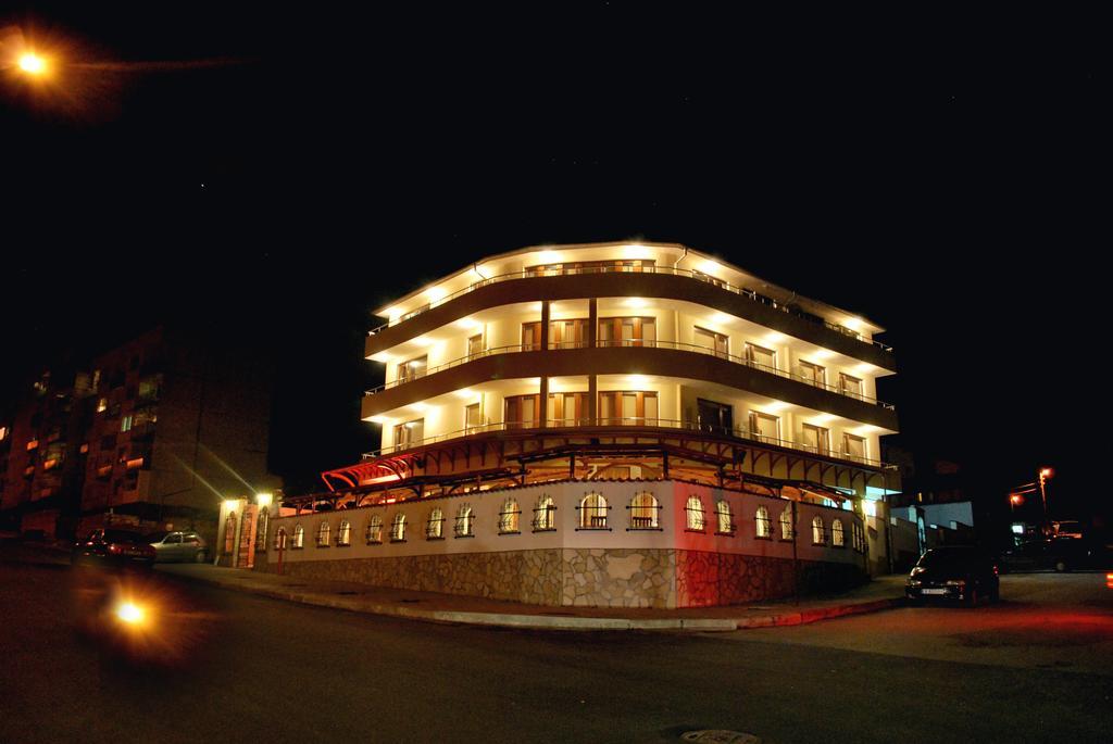 Family Hotel St. Constantine And Helena 伊瓦伊洛夫格勒 外观 照片