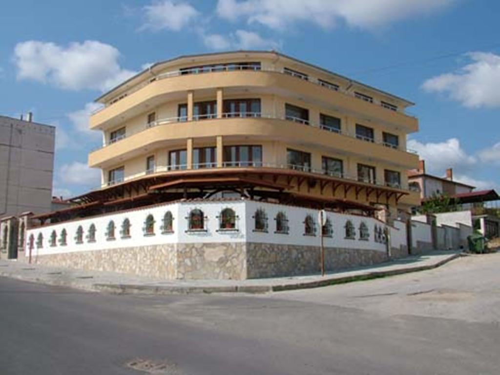 Family Hotel St. Constantine And Helena 伊瓦伊洛夫格勒 外观 照片