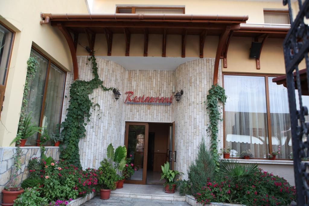 Family Hotel St. Constantine And Helena 伊瓦伊洛夫格勒 外观 照片